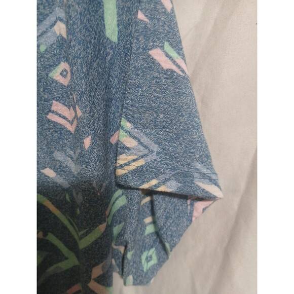 Lularoe Women's XL Blue & White Southwestern Pattern Short Sleeve Tshirt Top - Picture 4 of 8